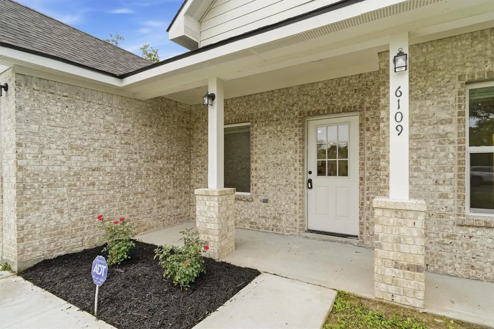 6109 Woodrow Street Texas City, TX 77591