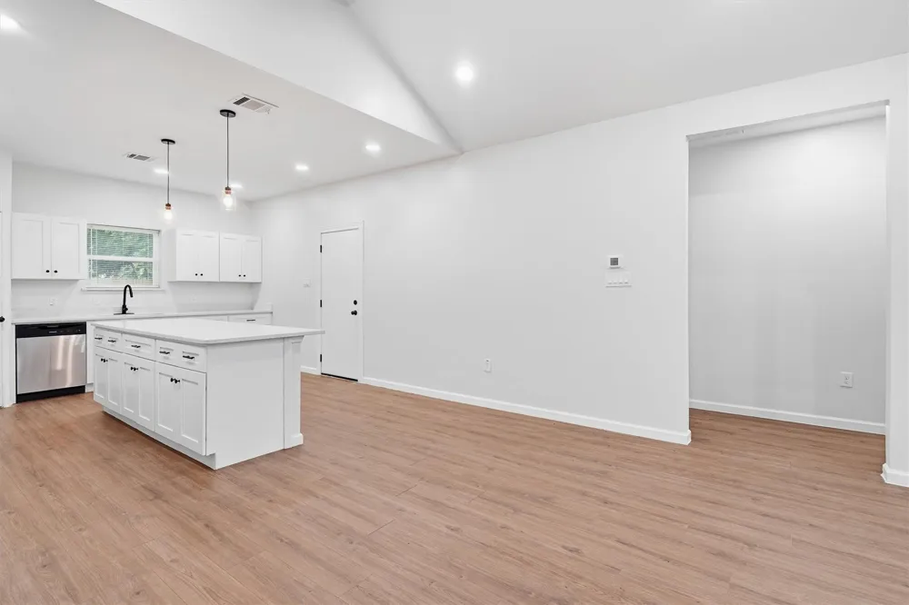 6109 Woodrow Street Texas City, TX 77591