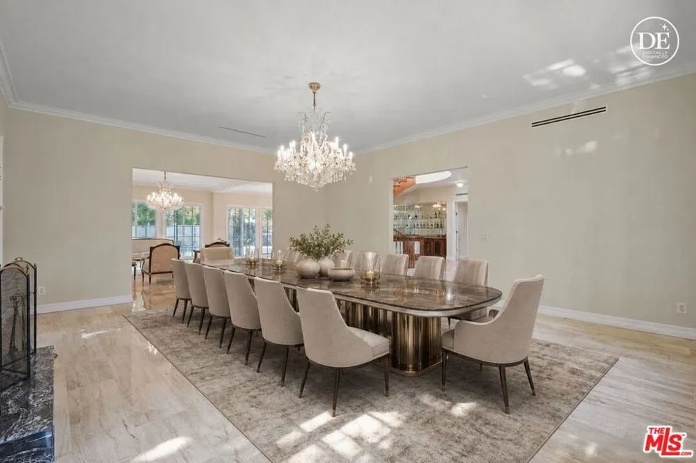5545 Aura Avenue Tarzana, CA 91356