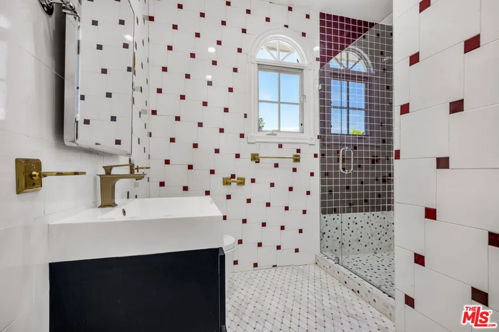 5545 Aura Avenue Tarzana, CA 91356