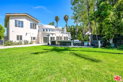 5545 Aura Avenue