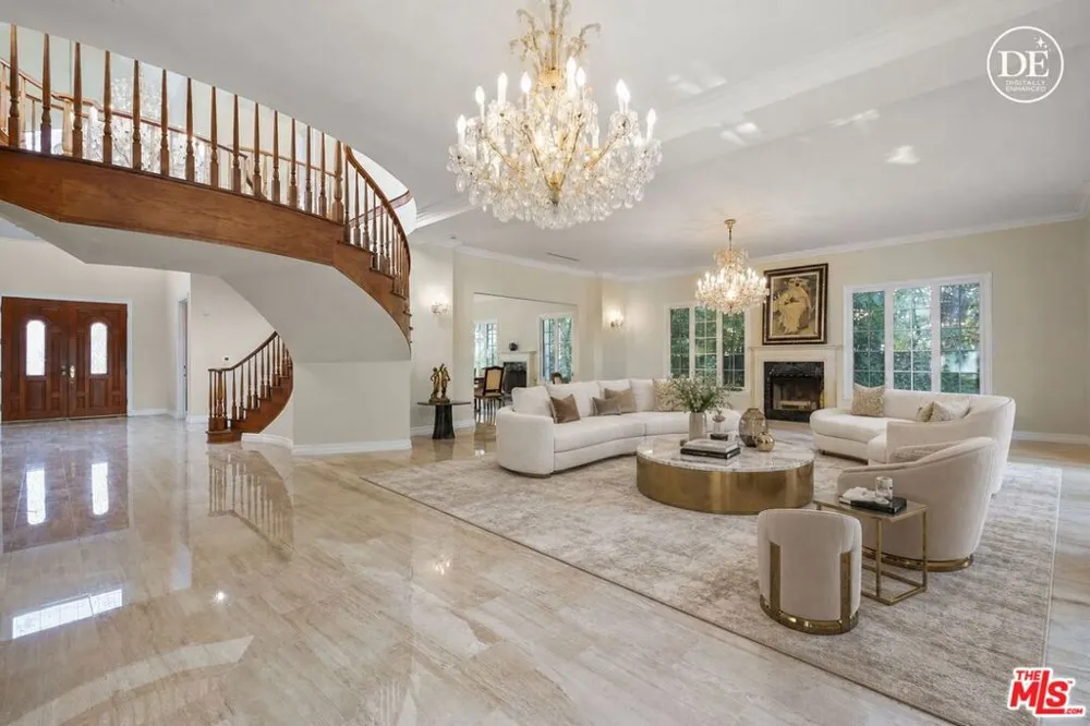 5545 Aura Avenue Tarzana, CA 91356