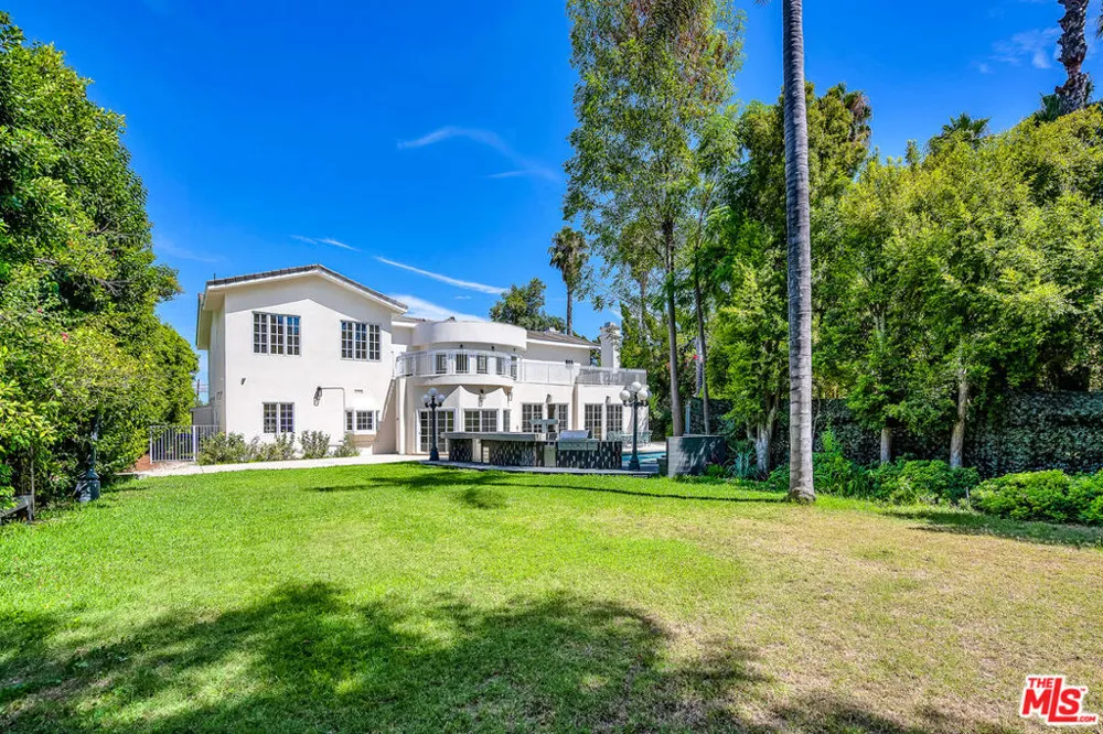 5545 Aura Avenue Tarzana, CA 91356