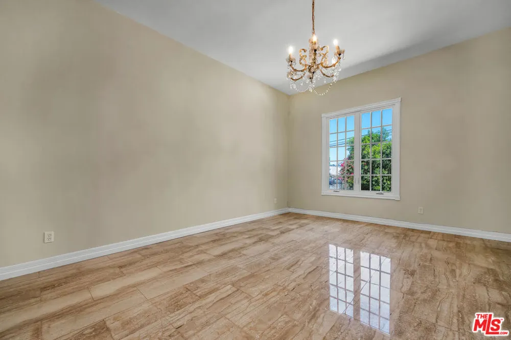 5545 Aura Avenue Tarzana, CA 91356