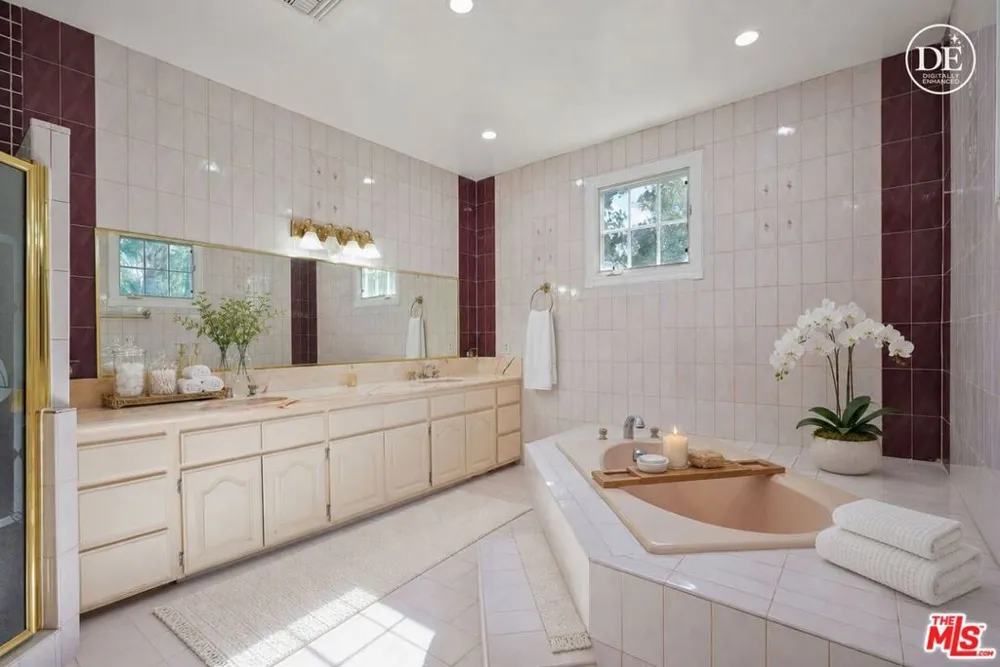 5545 Aura Avenue Tarzana, CA 91356