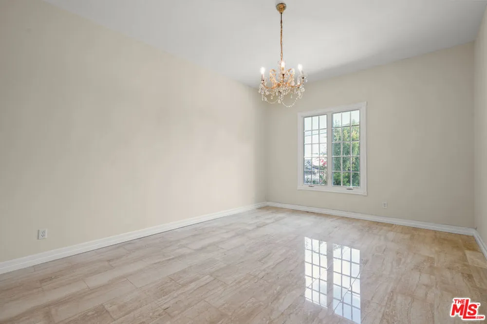 5545 Aura Avenue Tarzana, CA 91356