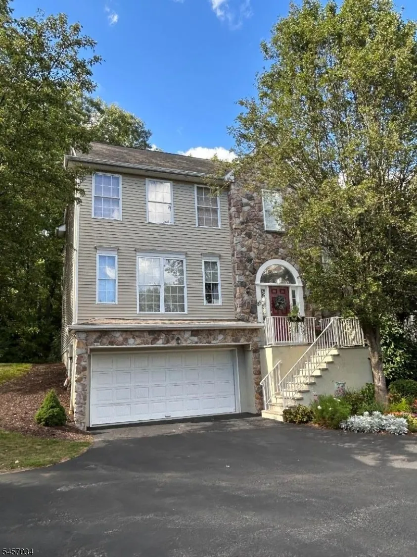 85 Arrowgate Dr Randolph, NJ 07869