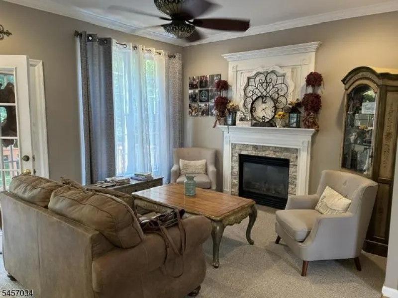 85 Arrowgate Dr Randolph, NJ 07869