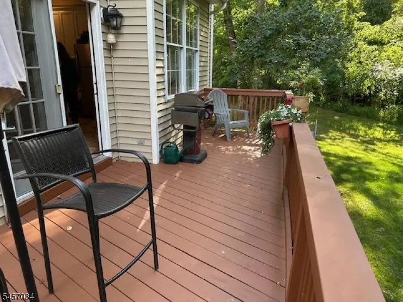 85 Arrowgate Dr Randolph, NJ 07869