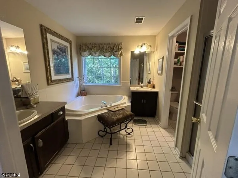 85 Arrowgate Dr Randolph, NJ 07869