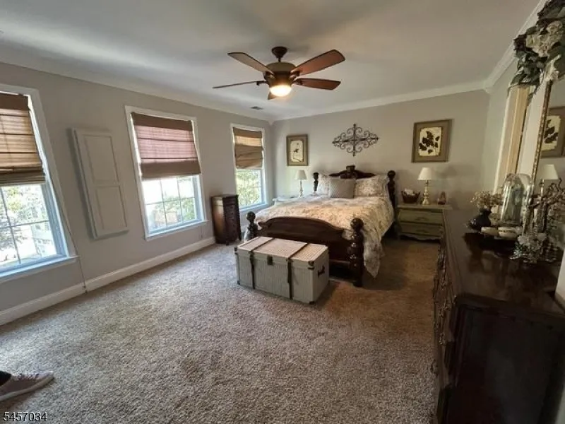 85 Arrowgate Dr Randolph, NJ 07869