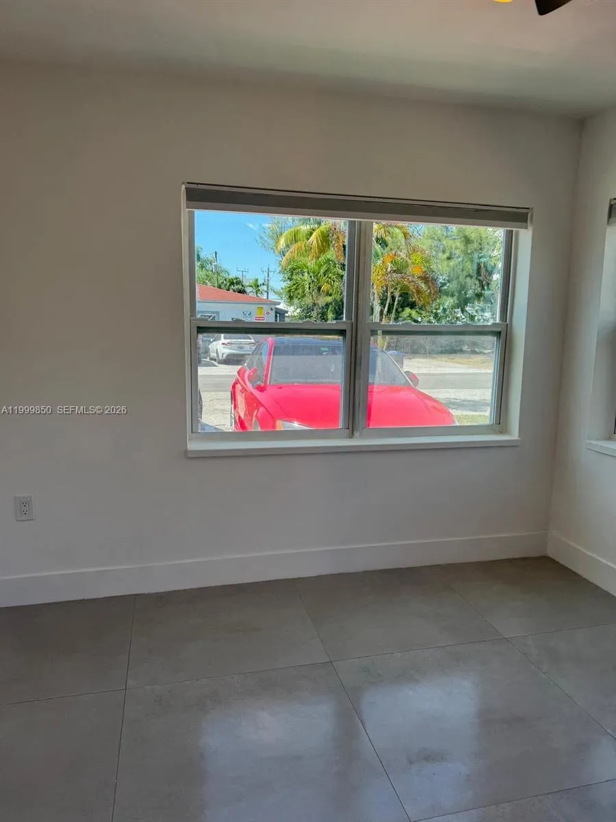 615 NE 3rd St #2 Hallandale Beach, FL 33009