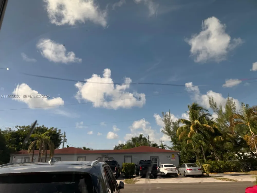 615 NE 3rd St #2 Hallandale Beach, FL 33009