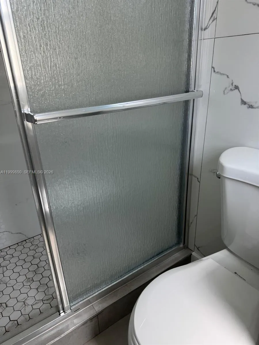 615 NE 3rd St #2 Hallandale Beach, FL 33009