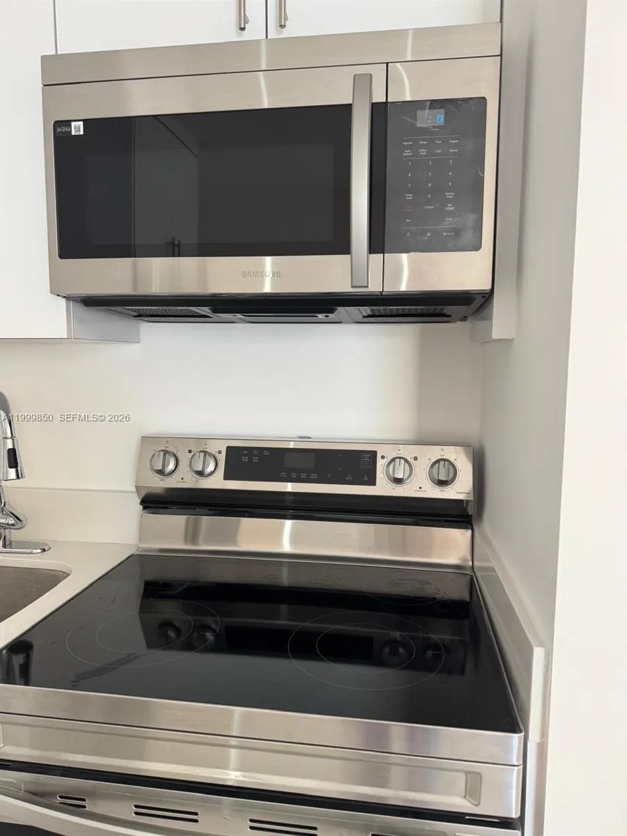 615 NE 3rd St #2 Hallandale Beach, FL 33009