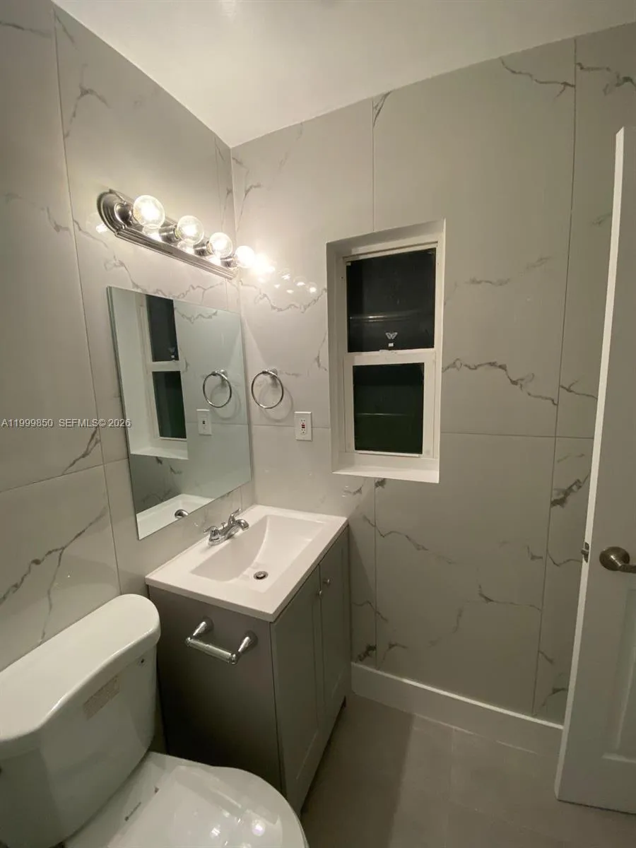 615 NE 3rd St #2 Hallandale Beach, FL 33009