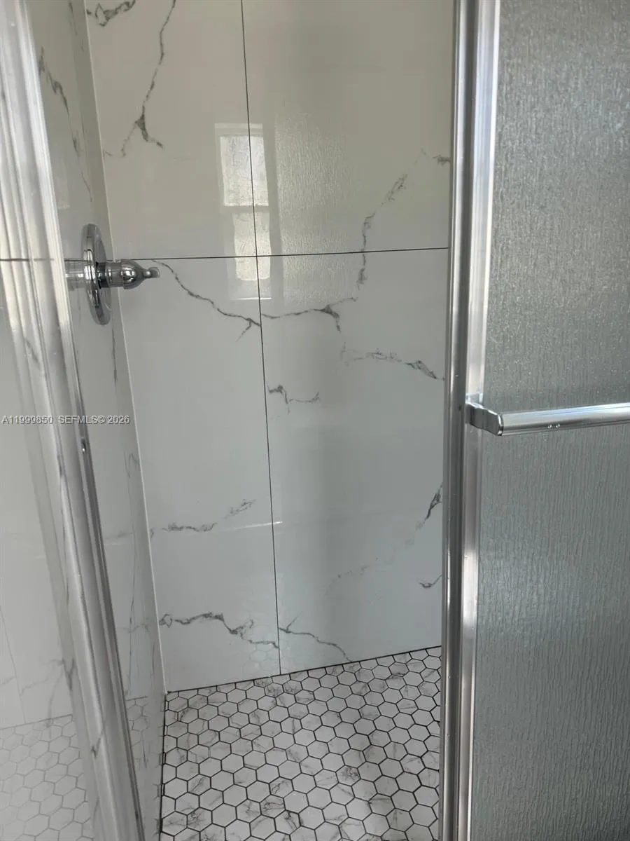 615 NE 3rd St #2 Hallandale Beach, FL 33009