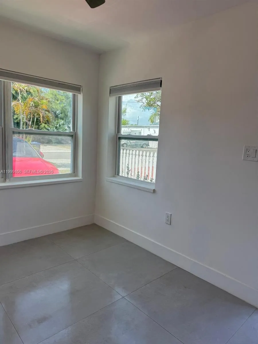 615 NE 3rd St #2 Hallandale Beach, FL 33009