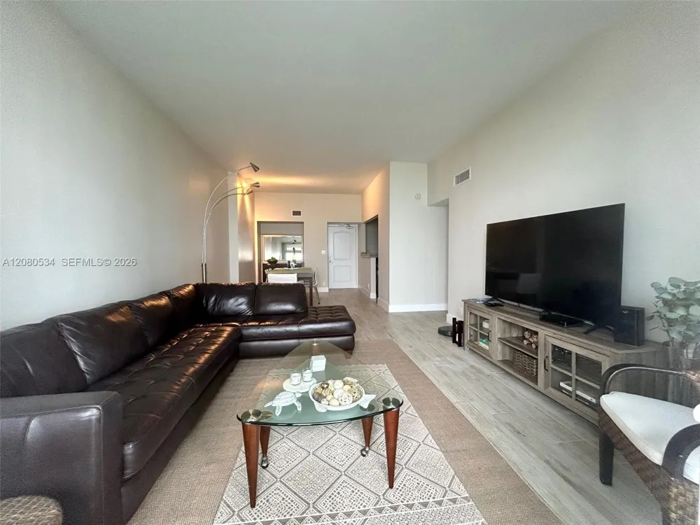 100 Bayview Dr #PH08 Sunny Isles Beach, FL 33160