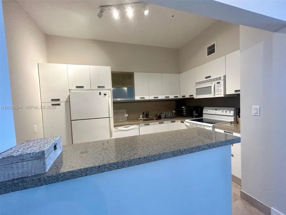 100 Bayview Dr #PH08 Sunny Isles Beach, FL 33160