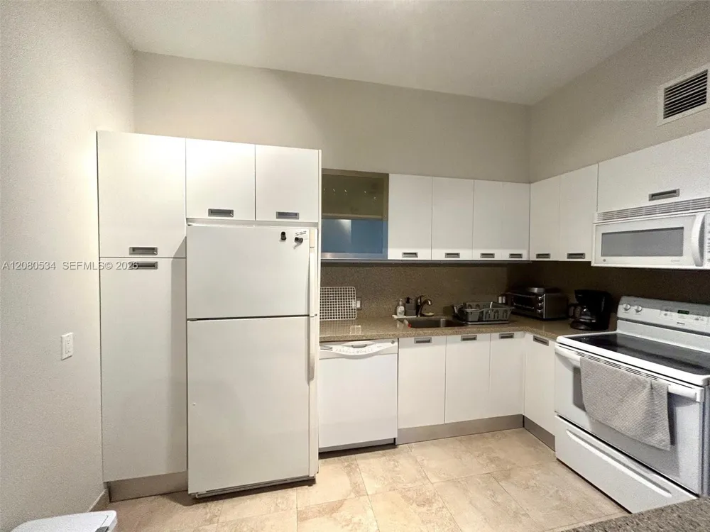 100 Bayview Dr #PH08 Sunny Isles Beach, FL 33160