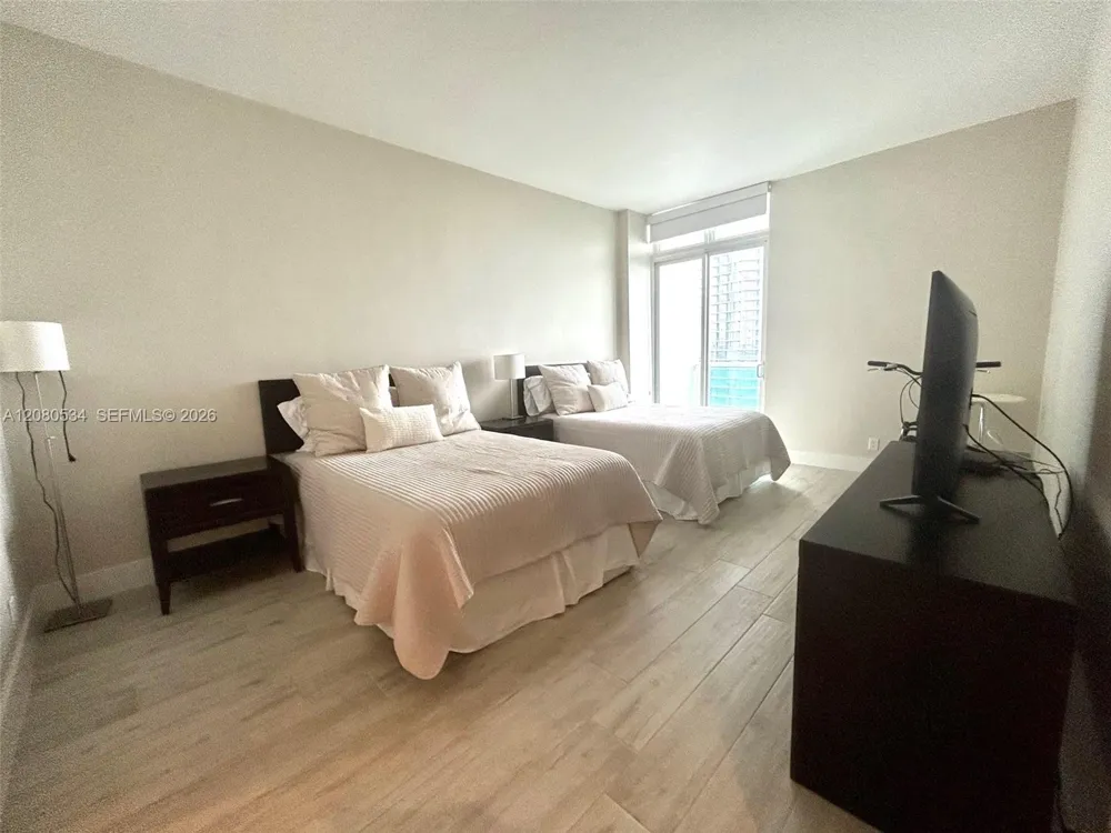 100 Bayview Dr #PH08 Sunny Isles Beach, FL 33160