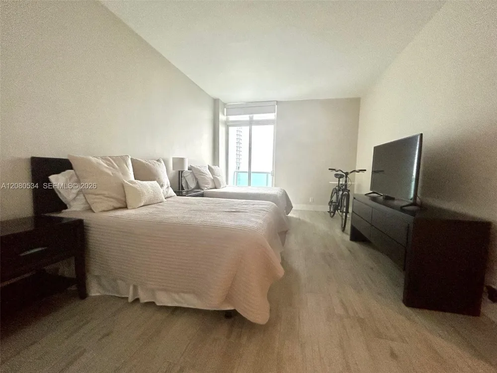 100 Bayview Dr #PH08 Sunny Isles Beach, FL 33160
