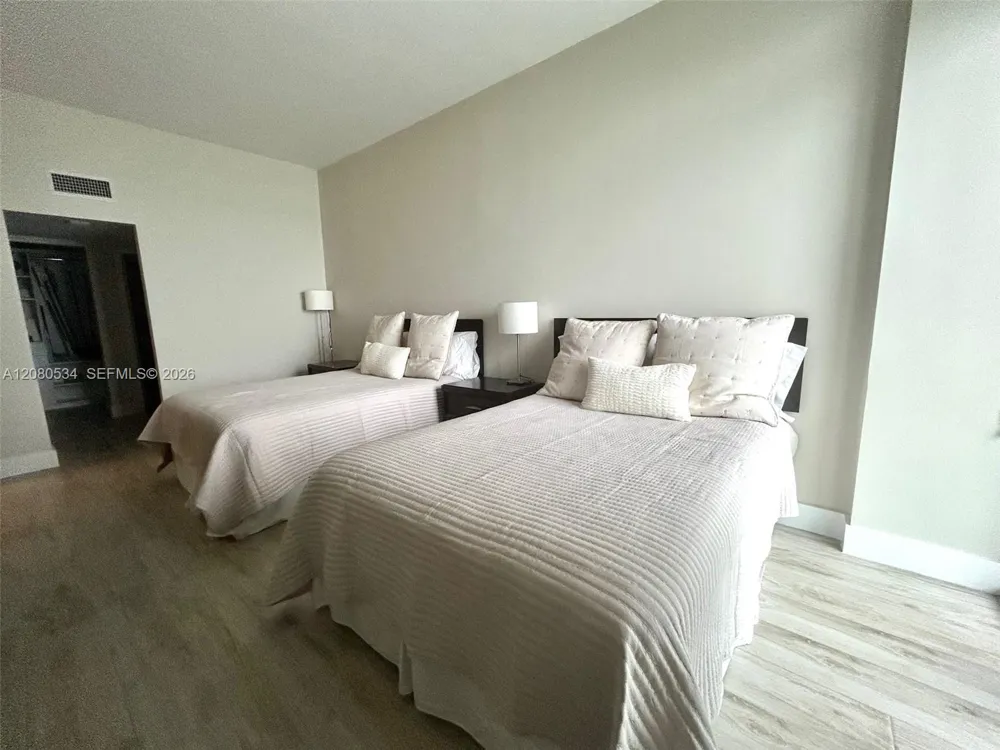 100 Bayview Dr #PH08 Sunny Isles Beach, FL 33160