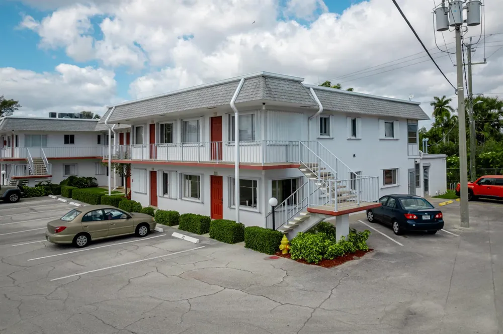 2840 Lake Osborne Drive #111 Lake Worth, FL 33461