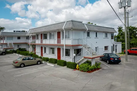 2840 Lake Osborne Drive #111