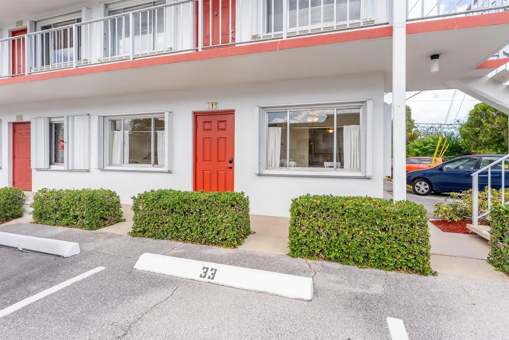 2840 Lake Osborne Drive #111 Lake Worth, FL 33461