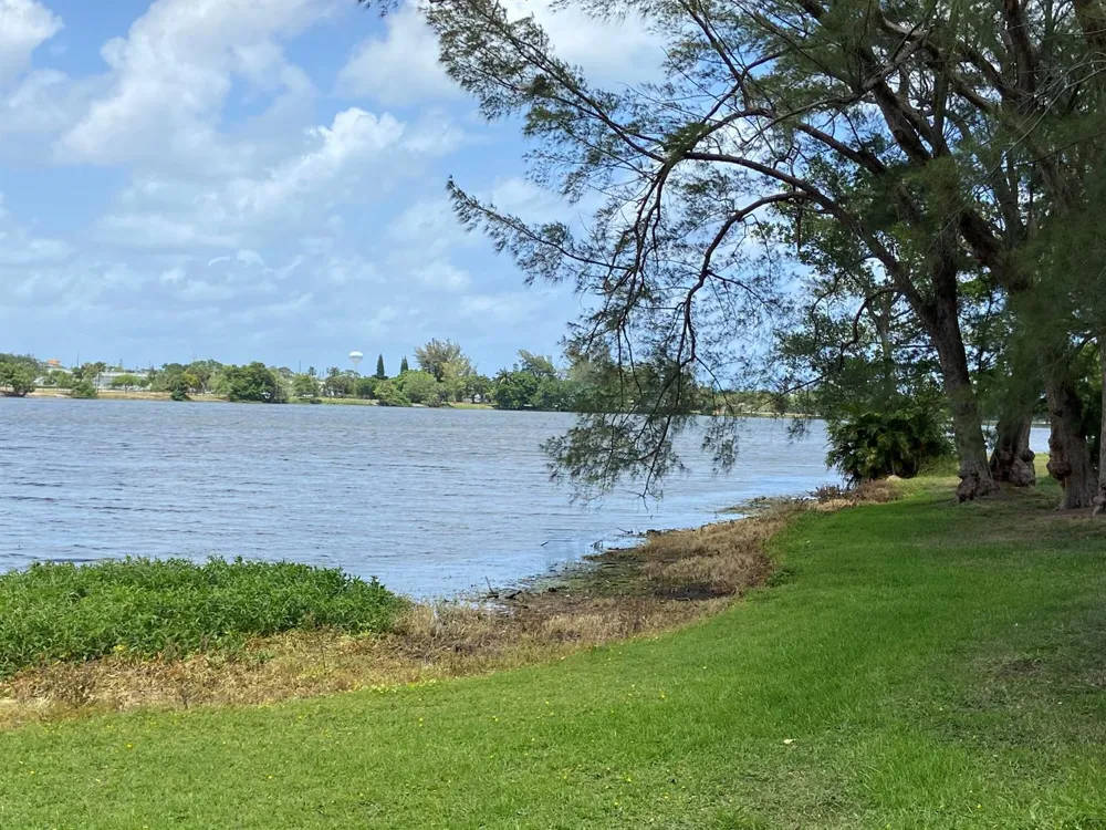 2840 Lake Osborne Drive #111 Lake Worth, FL 33461
