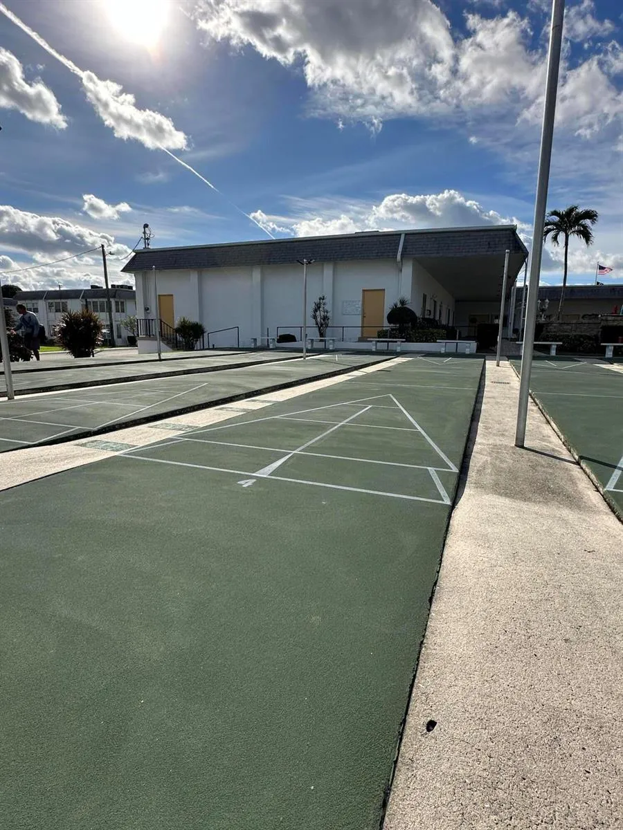 2840 Lake Osborne Drive #111 Lake Worth, FL 33461