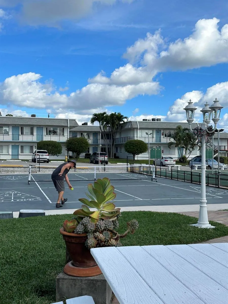 2840 Lake Osborne Drive #111 Lake Worth, FL 33461