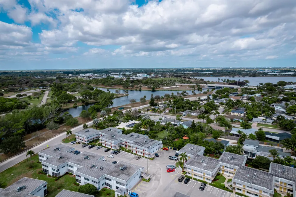 2840 Lake Osborne Drive #111 Lake Worth, FL 33461