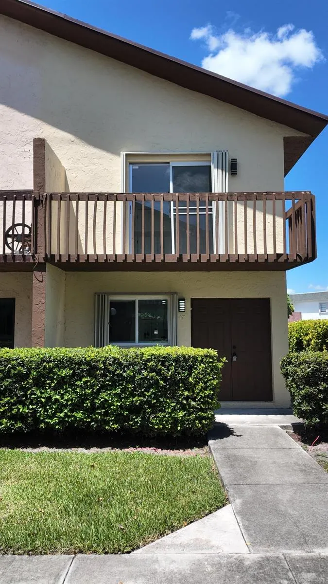 6607 WINFIELD BOULEVARD #47 Margate, FL 33063