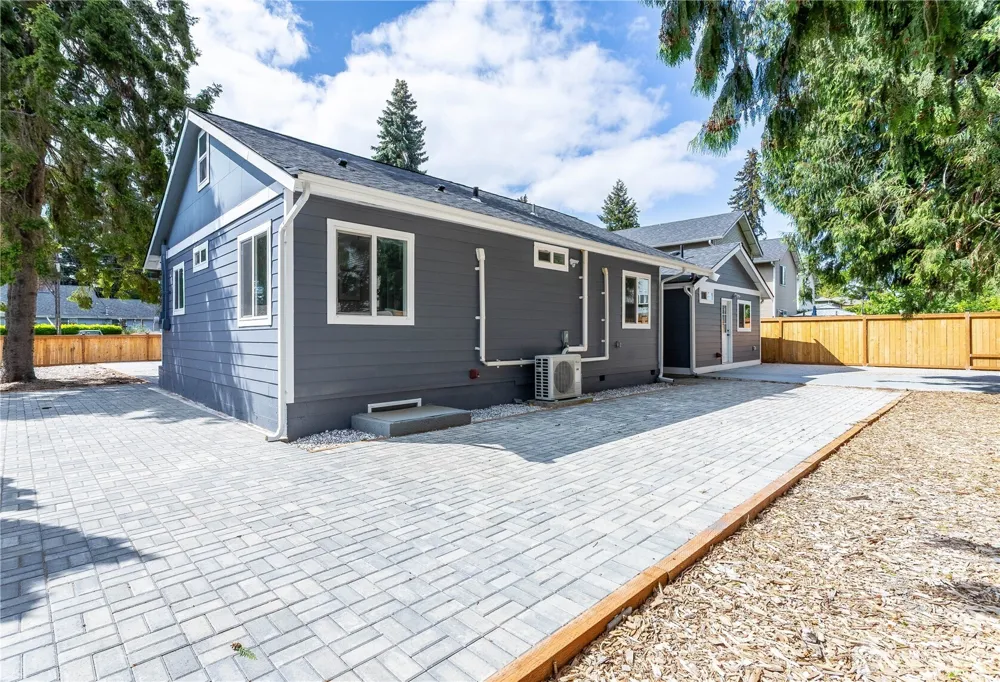 12260 3rd Avenue SW Burien, WA 98146