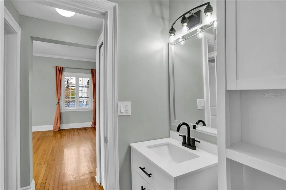 2117 W DEKLE AVENUE #F3 Tampa, FL 33606