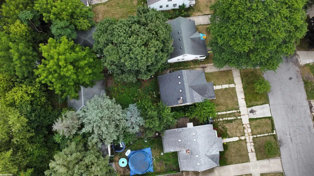 8292 BRACE STREET Detroit City, MI 48228
