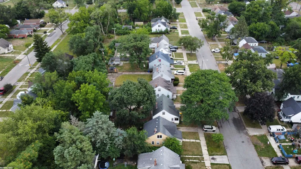 8292 BRACE STREET Detroit City, MI 48228