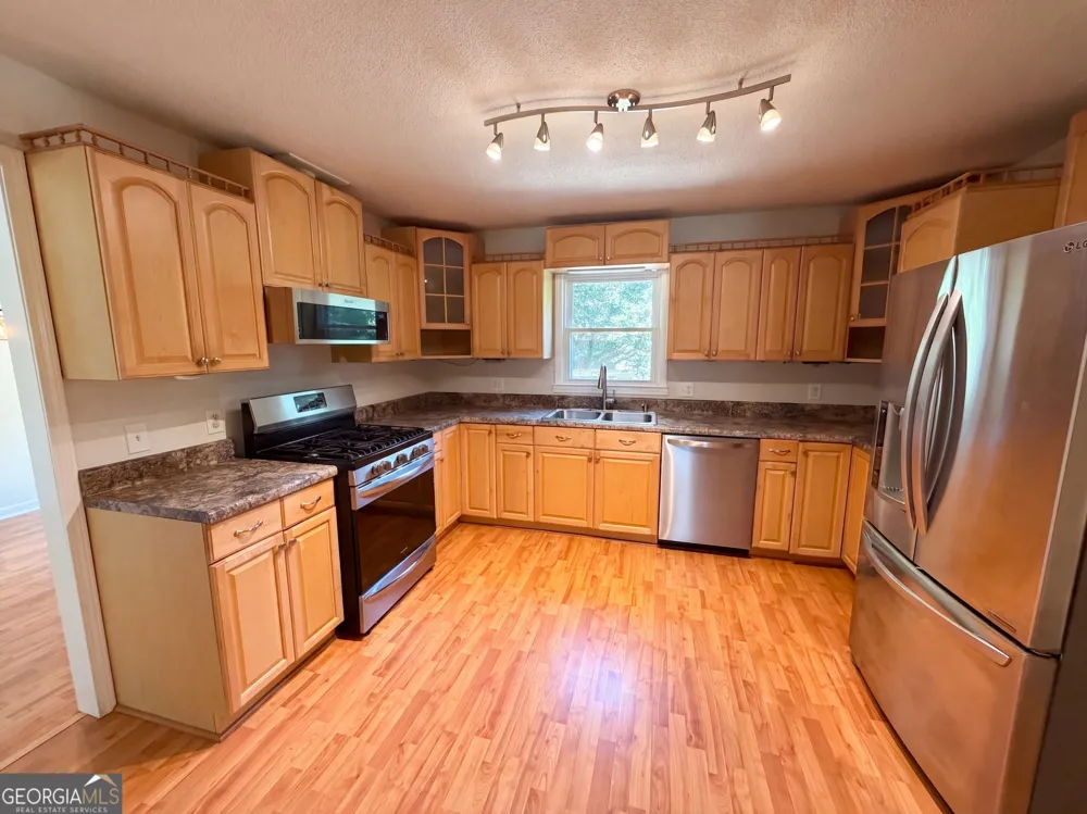 962 Doeskin DR NW Conyers, GA 30012