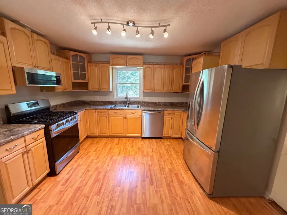962 Doeskin DR NW Conyers, GA 30012