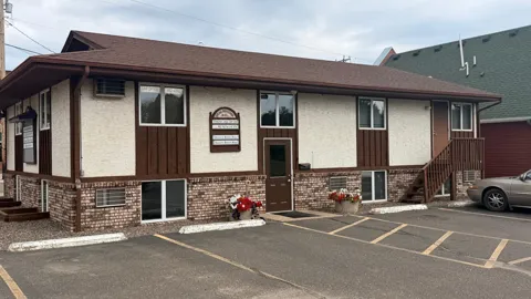 5305 E Viking Boulevard #108 / 109