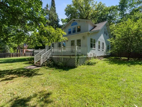 209 Park Avenue W