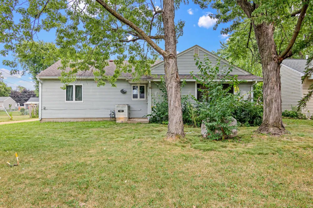 727 Shumway Street S Shakopee, MN 55379