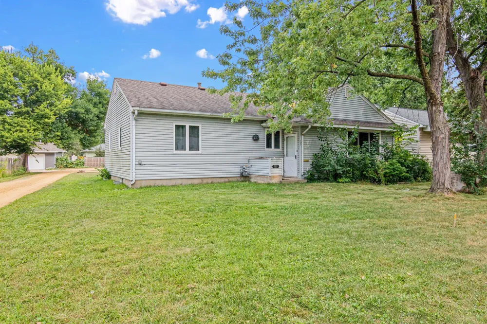727 Shumway Street S Shakopee, MN 55379