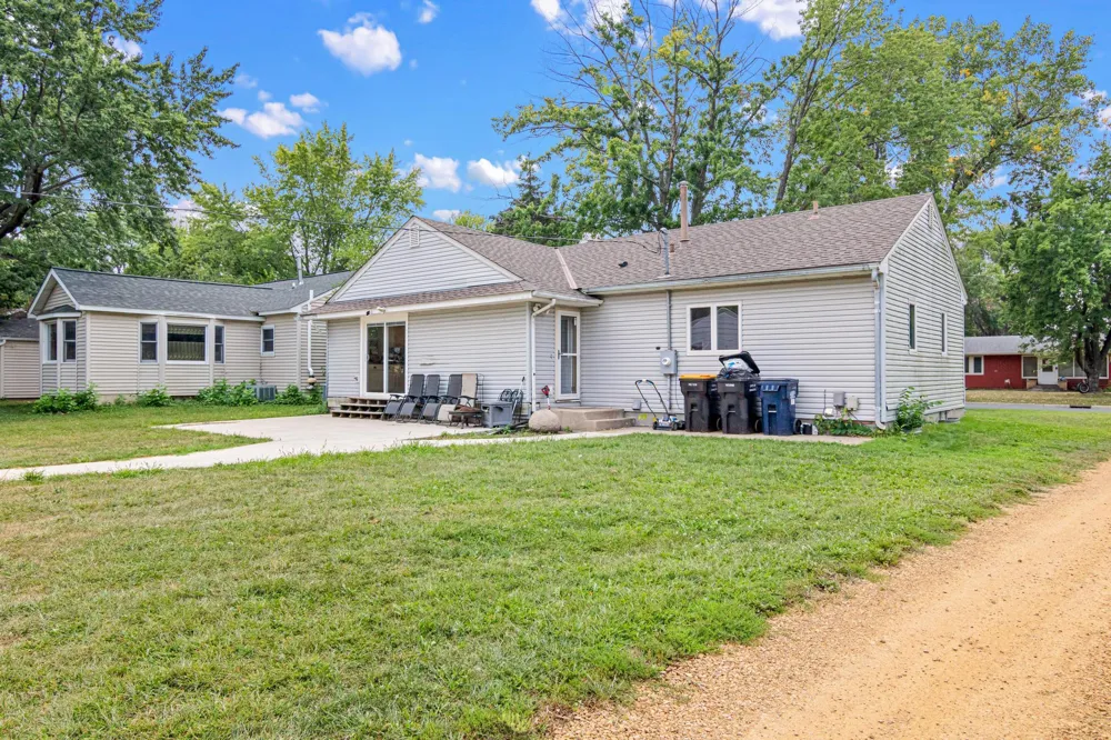 727 Shumway Street S Shakopee, MN 55379