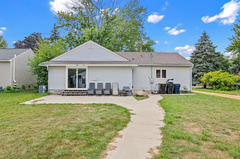 727 Shumway Street S Shakopee, MN 55379