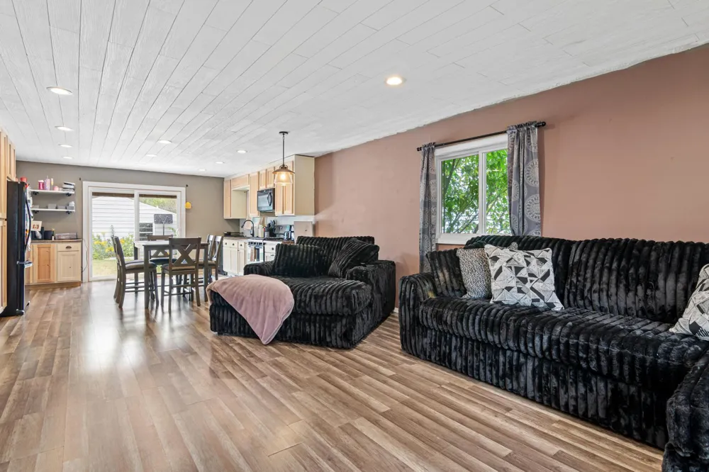 727 Shumway Street S Shakopee, MN 55379