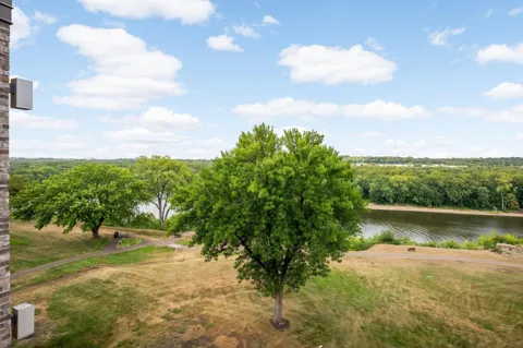 1077 Sibley Memorial Highway #605